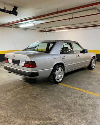 MERCEDES-BENZ 300 E 3.0 SEDAN 6 CILINDROS 12V GASOLINA 4P AUTOMÁTICO